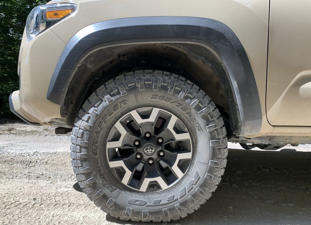 Nitto Ridge Grappler 265 75r16 On 17 Toyota Tacoma Trd Offroad 4 4 Double Cab Snaps